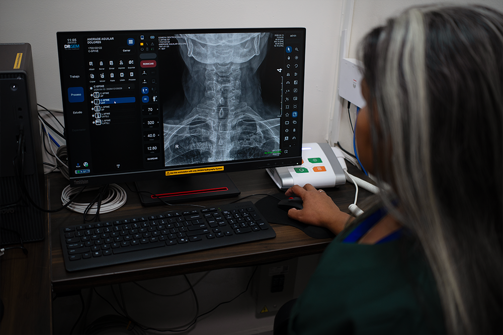 Equipo médico de imagenología en ESMEIN